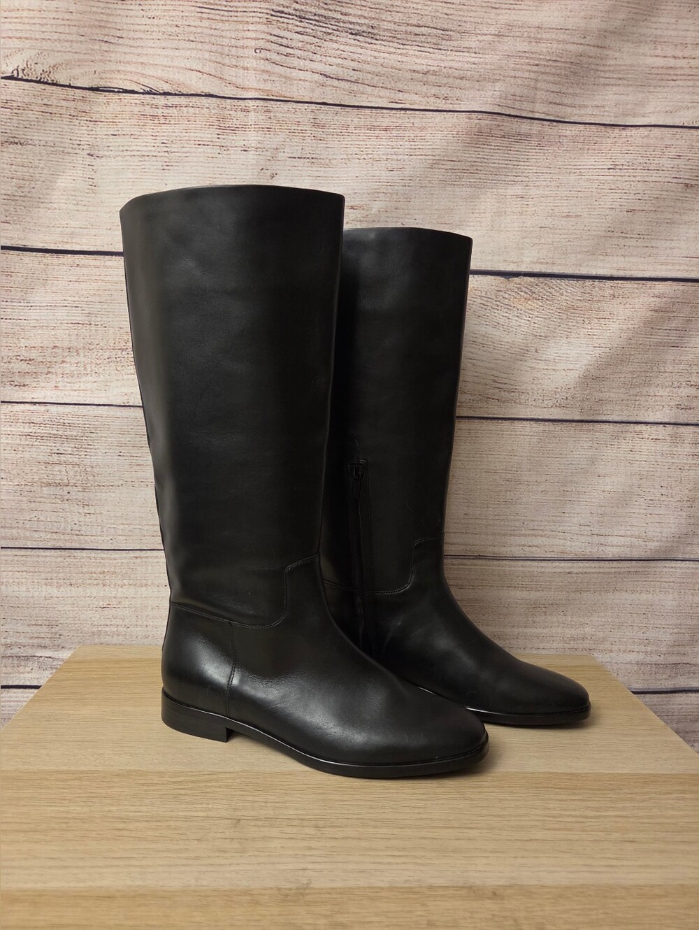 Vince

Leather Riding Boots. - Picture 3 of 15